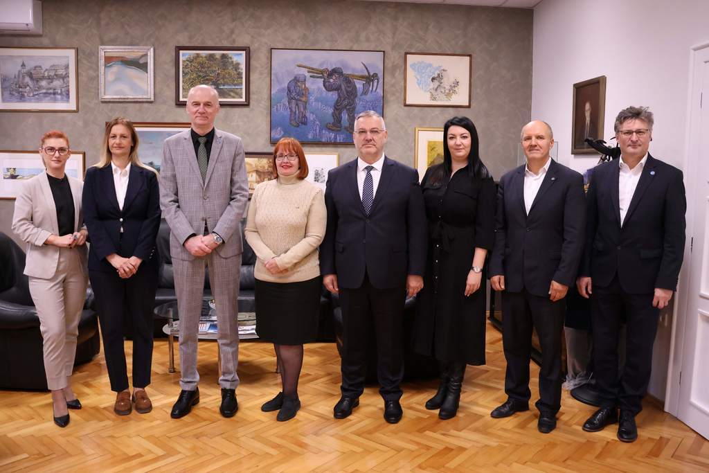 Delegation of the University of Tuzla visiting the U...