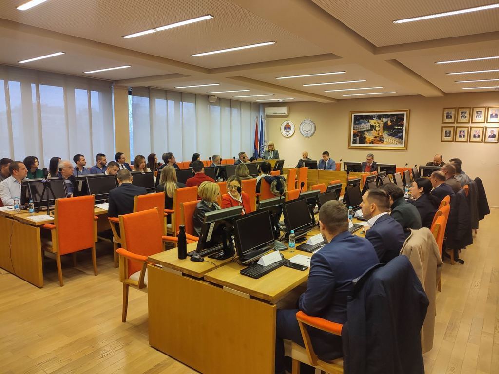 Одржан округли сто о актуелном тренутку у међународн...