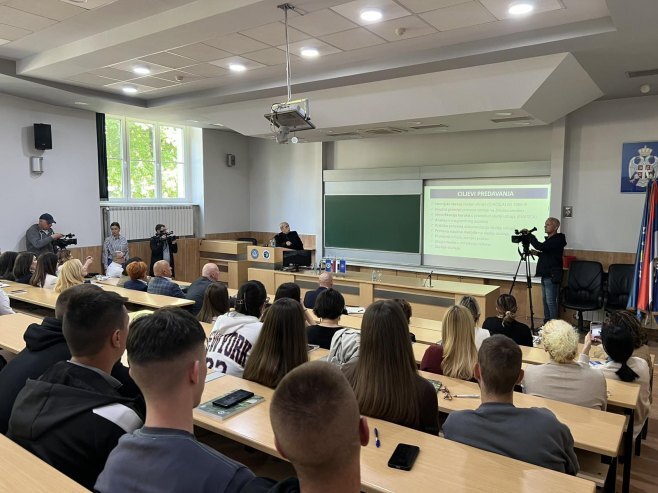 Проф. Далмација на ПМФ-у говорио о Трговској гори 